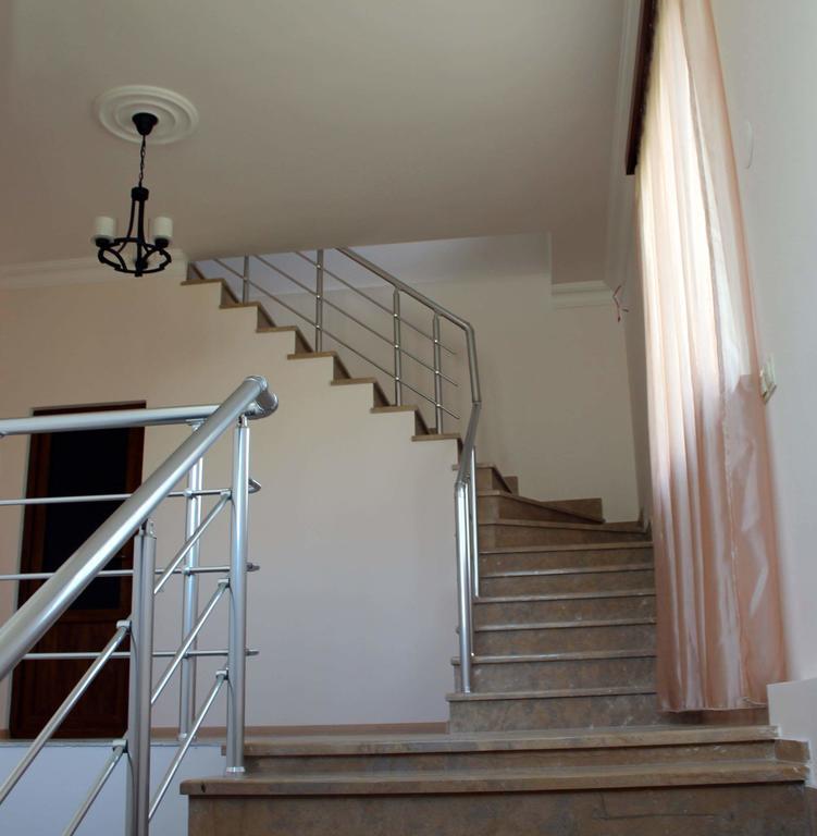 Family & Friends Guest House Dilijan Exteriör bild