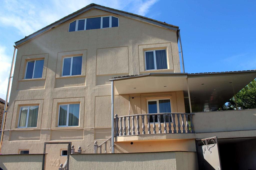 Family & Friends Guest House Dilijan Exteriör bild
